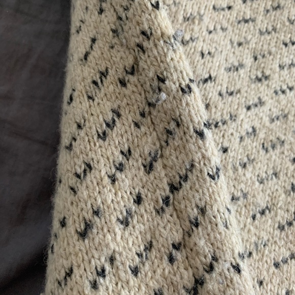Wool sweater - Picture 2 of 2